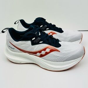 Saucony Men's Tempus 02, running sneaker. Mens size 8. Very clean.